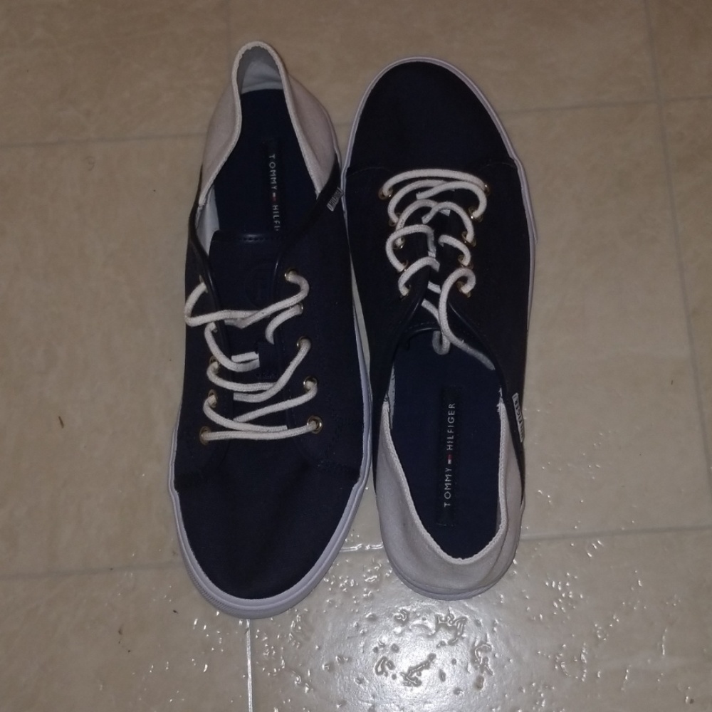 Ladies sneakers